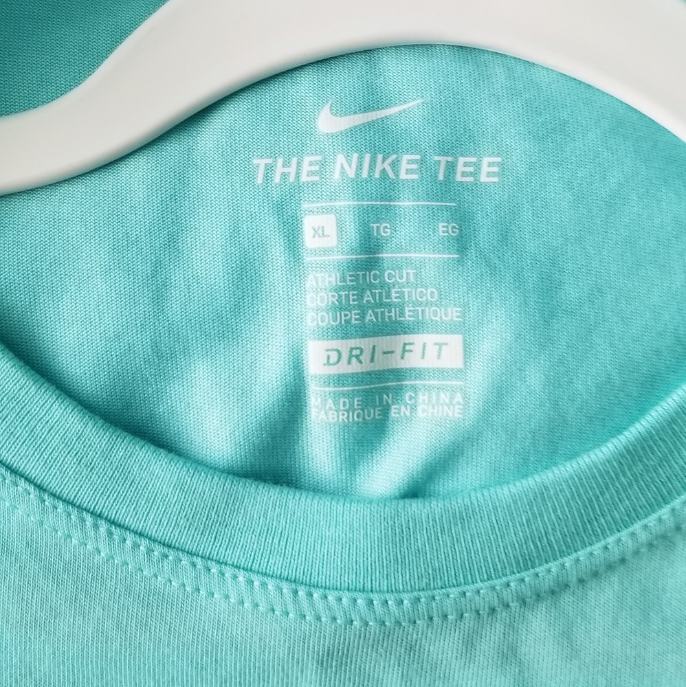 Girls Nike T shirt Athletic Cut XL